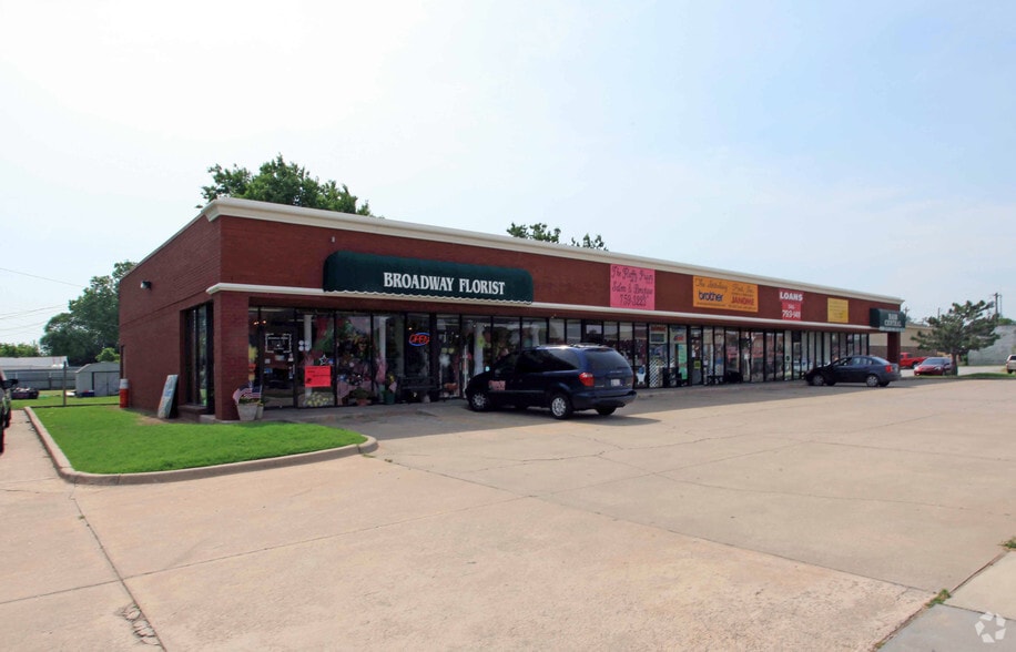 More Photos Of 300-328 N Broadway St, Moore Storefront For Lease