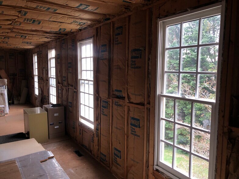 More Photos Of 156 E Market St, Martinsville Office Residential For Lease