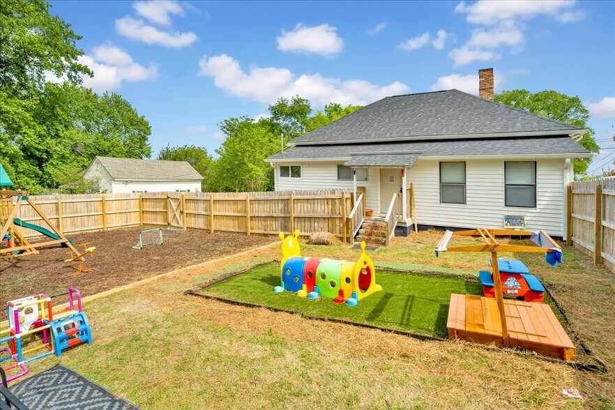More Photos Of 607 12th Ave SW, Alabaster Specialty For Sale