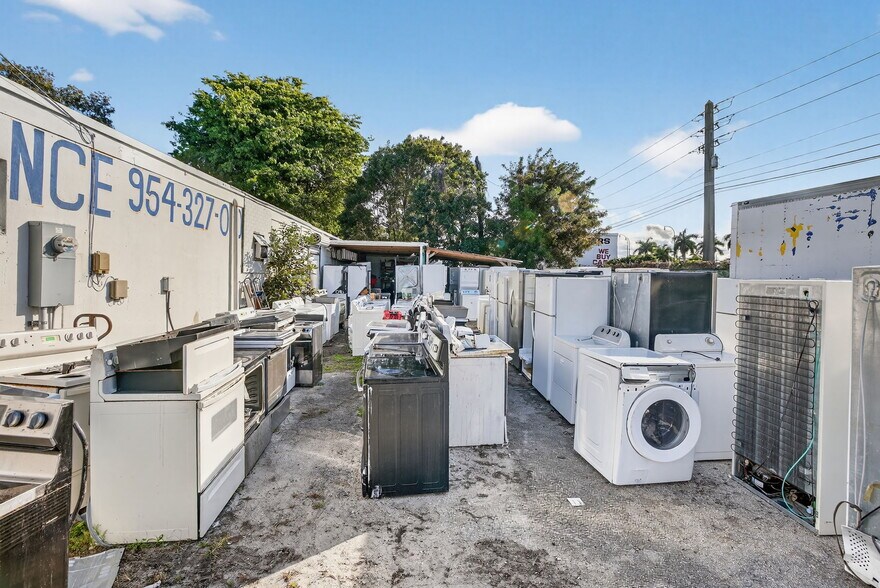 More Photos Of 3928 SW 12th Ct, Fort Lauderdale Manufacturing For Sale