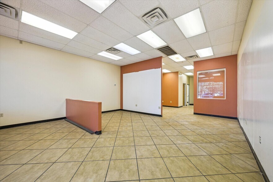 More Photos Of 16512-16580 El Camino Real St, Houston Storefront For Lease