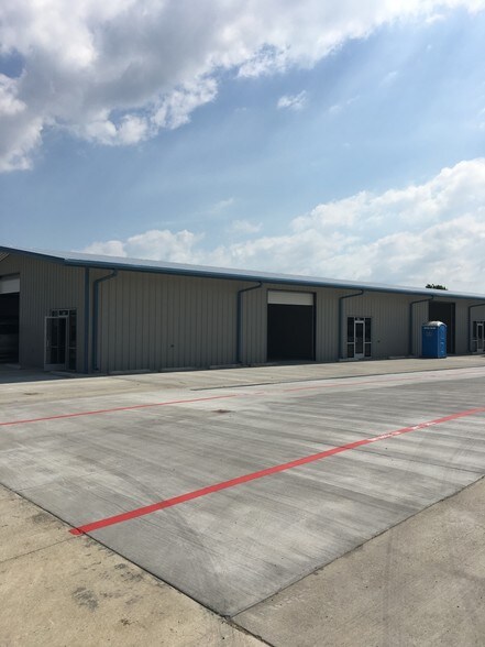 More Photos Of 301 Thomas Pl, Everman Warehouse For Lease