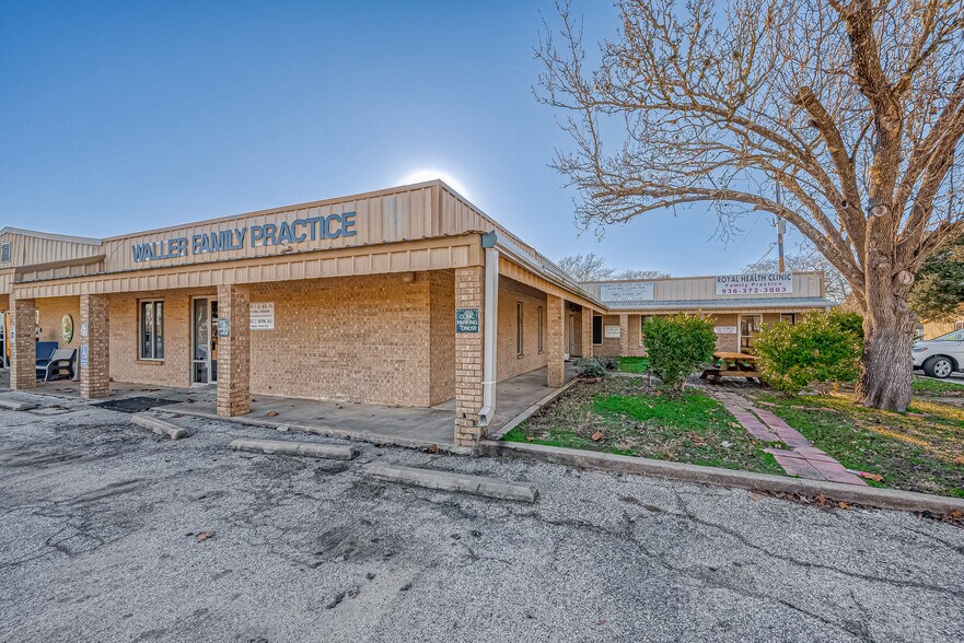 More Photos Of 1219 Farr St, Waller Office Residential For Sale