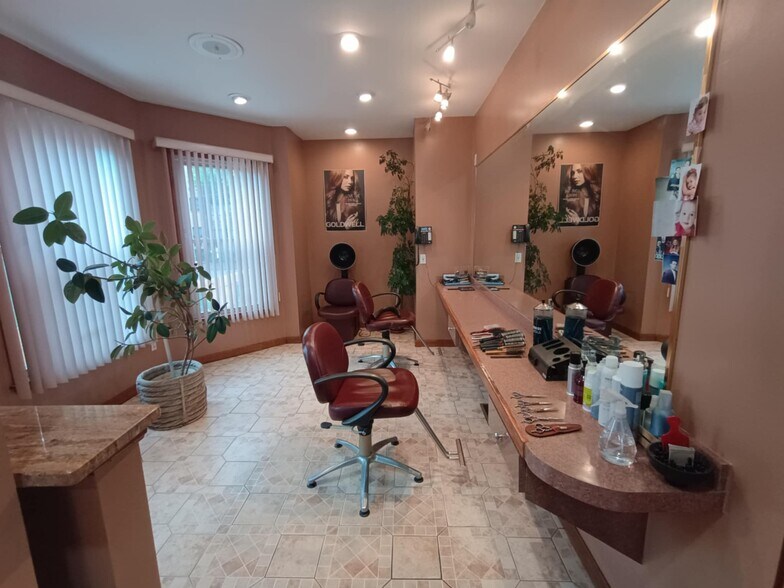 More Photos Of 25 Hamilton St, Saugus Storefront Retail Residential For Lease