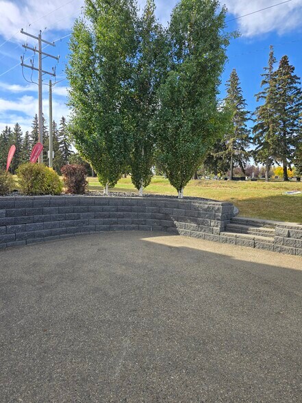 More Photos Of 110 Pelican Pl, Sylvan Lake Office For Sale