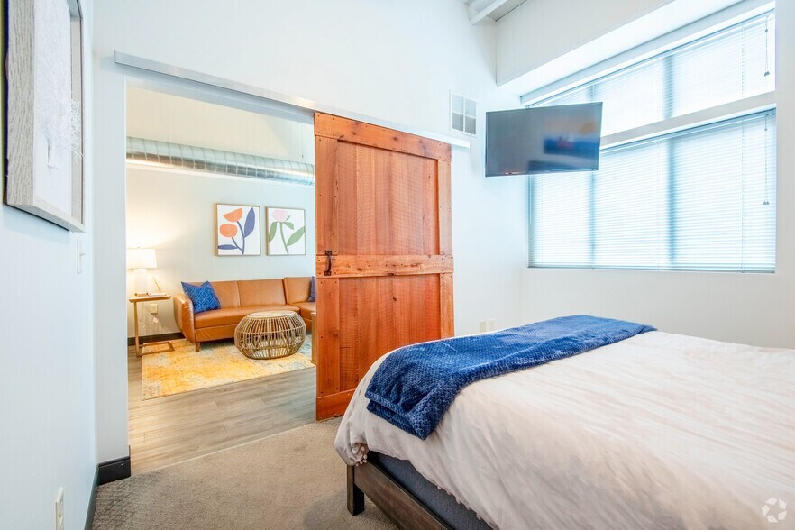 More Photos Of 320 W Broadway, Monona Apartments For Lease