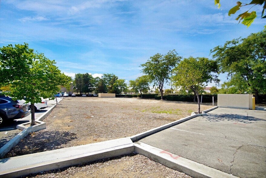 More Photos Of Canyon Springs Parkway, Riverside Land For Lease