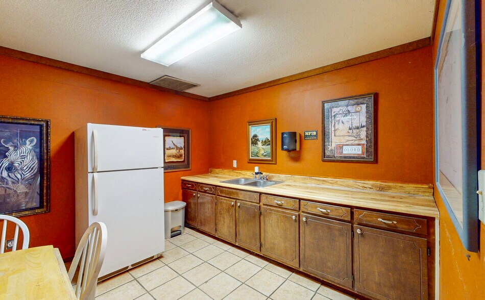 More Photos Of 5534/5546 Waterlevel Hwy, Cleveland Light Distribution For Sale