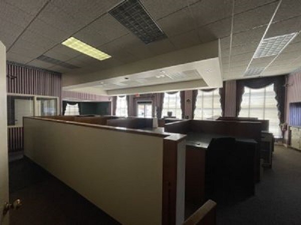 More Photos Of 2230 N Fares Ave, Evansville Freestanding For Lease