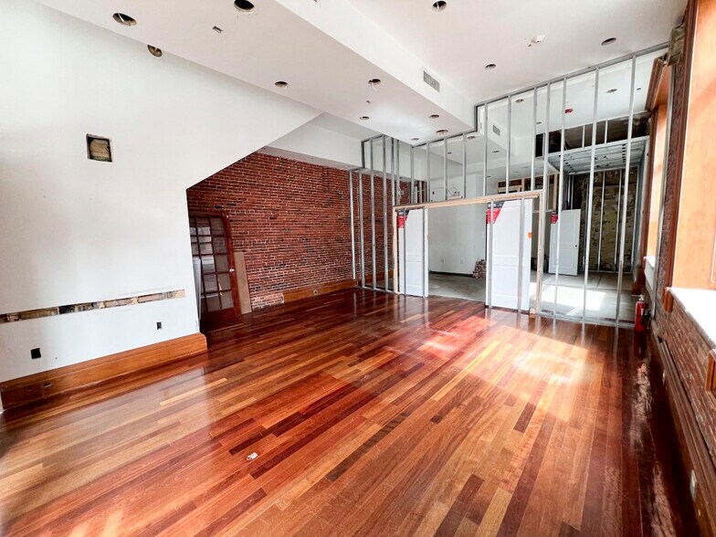 More Photos Of 366 W Broadway, Boston Storefront Retail Residential For Lease