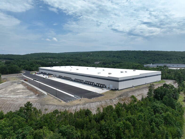 More Photos Of 4555 Oldfield Blvd, Pittston Warehouse For Lease