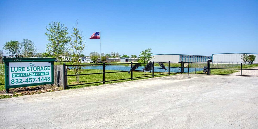 More Photos Of 17717 County Road 127, Pearland Self Storage For Lease