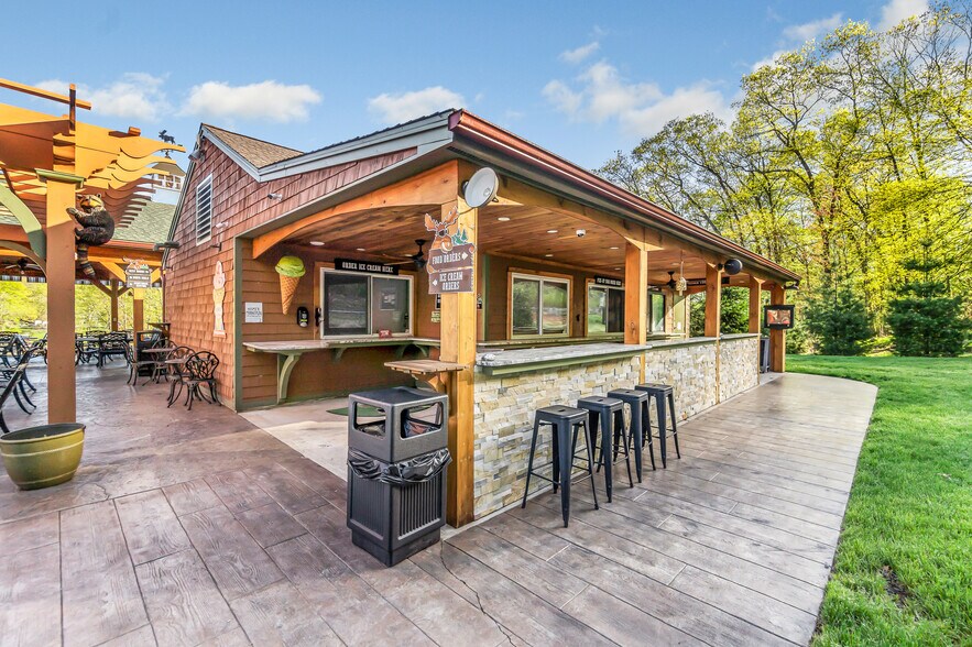 More Photos Of 94 E Route 66, Columbia Restaurant For Sale