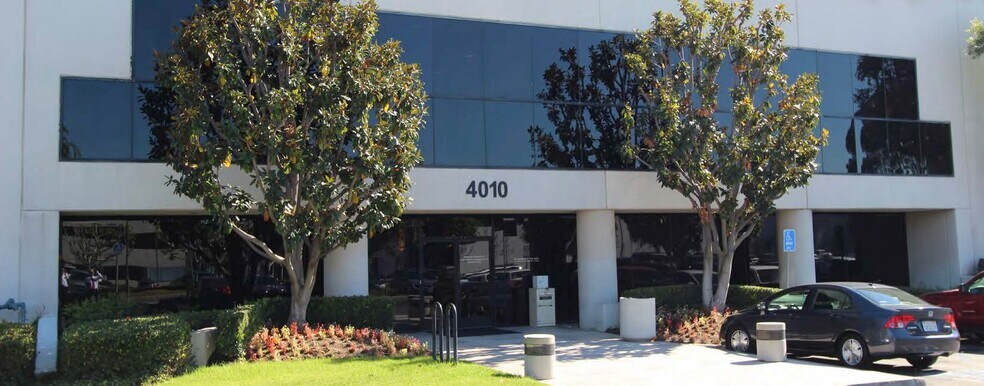 More Photos Of 4010 Watson Plaza Dr, Lakewood Office For Lease