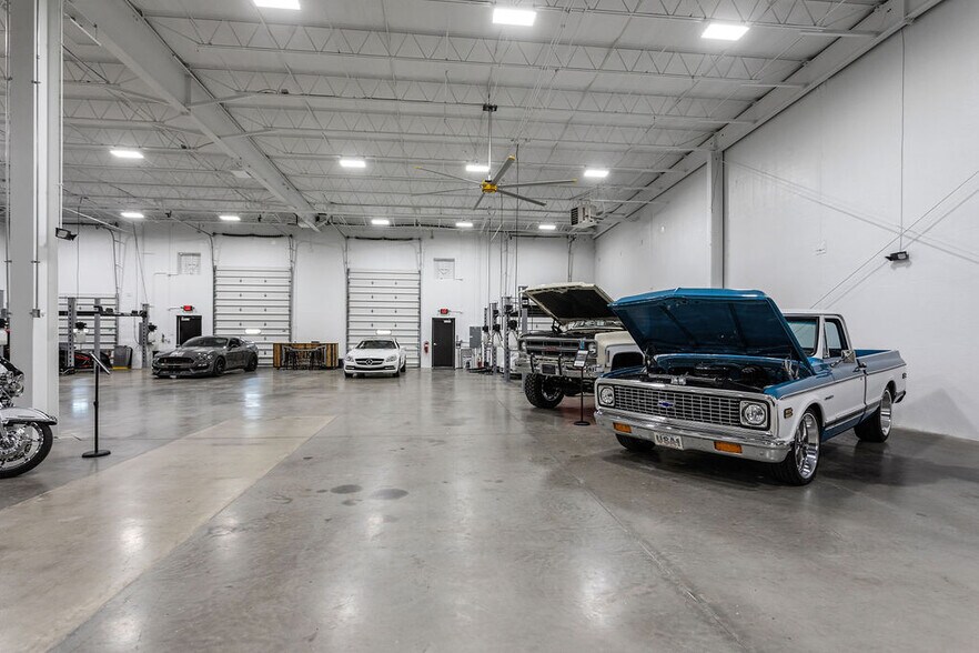 More Photos Of 3455 Centerpoint Dr, Grove City Warehouse For Lease