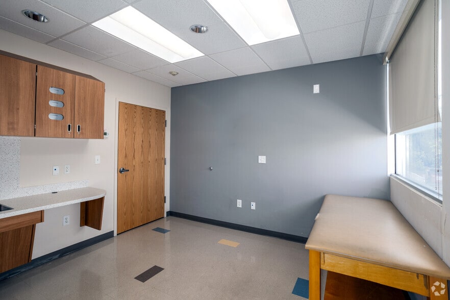 More Photos Of 8015-8021 Frankford Ave, Philadelphia Medical For Lease