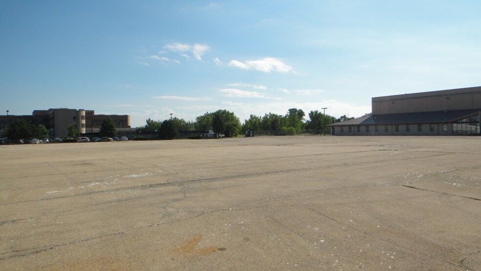 More Photos Of 5660 W Taylor St, Chicago Warehouse For Sale