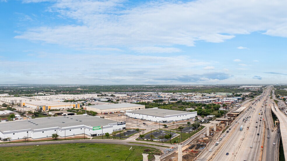 More Photos Of 5411 IH-10, San Antonio Warehouse For Lease