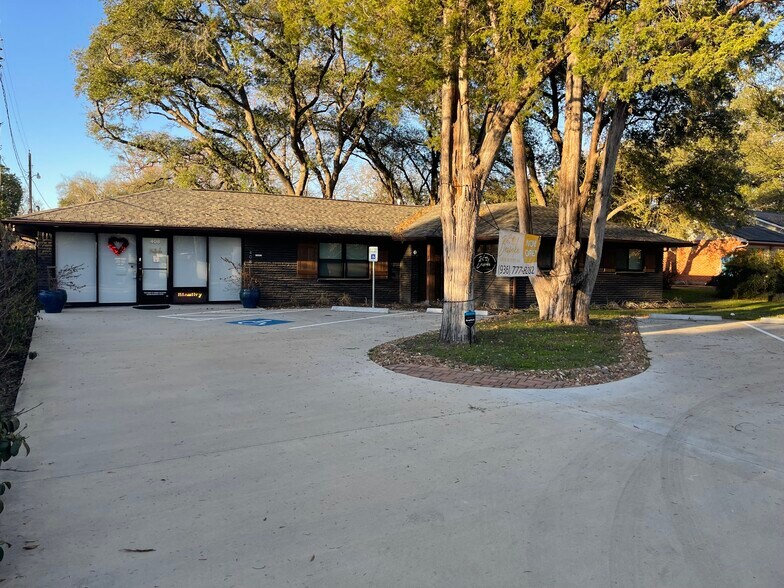 More Photos Of 408 Wilson Rd, Conroe Loft Creative Space For Lease