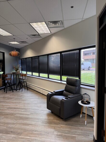 More Photos Of 2851 Charlevoix Dr SE, Grand Rapids Office For Lease