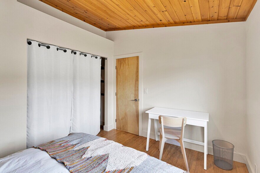 More Photos Of 614 W Fairway Blvd, Big Bear City Warehouse For Sale