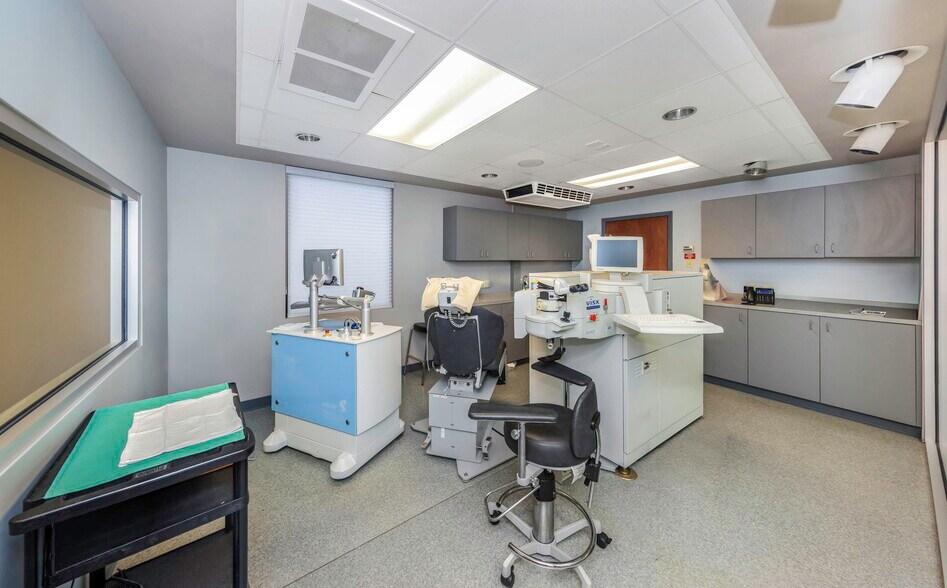 More Photos Of 2346 Drew St, Clearwater Office For Sale