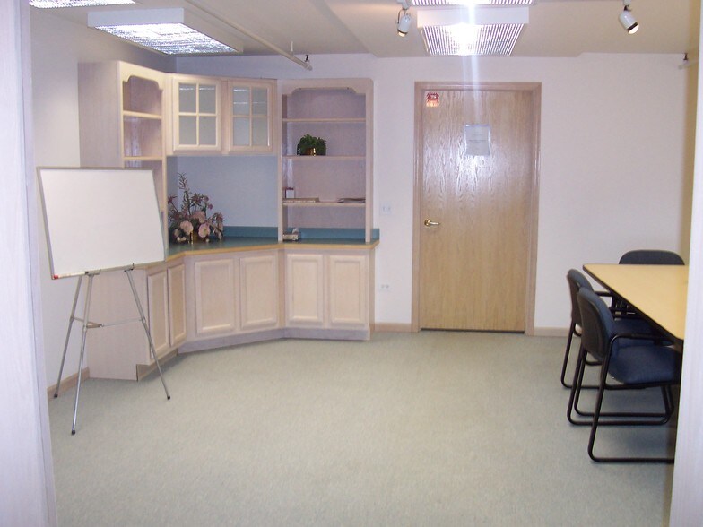 More Photos Of 27W140 Roosevelt Rd, Winfield Medical For Lease