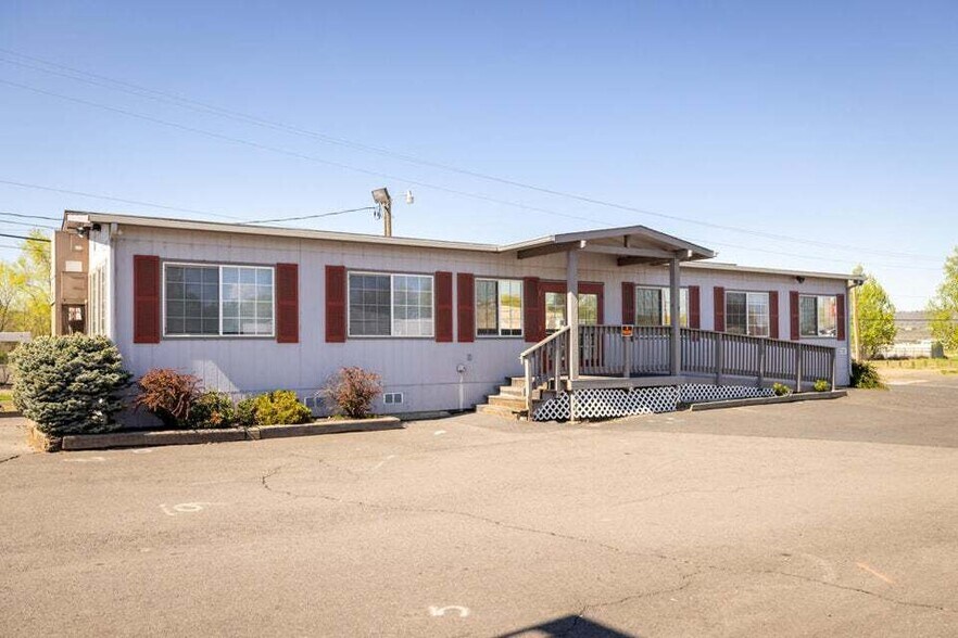 More Photos Of 3350 S 6th St, Klamath Falls Auto Dealership For Sale