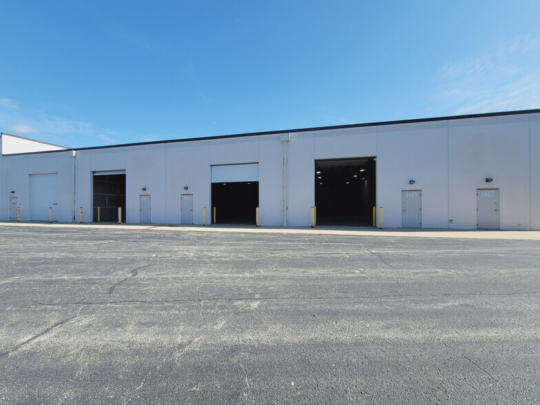 More Photos Of 1601-1627 Rock Creek Blvd, Joliet Distribution For Sale