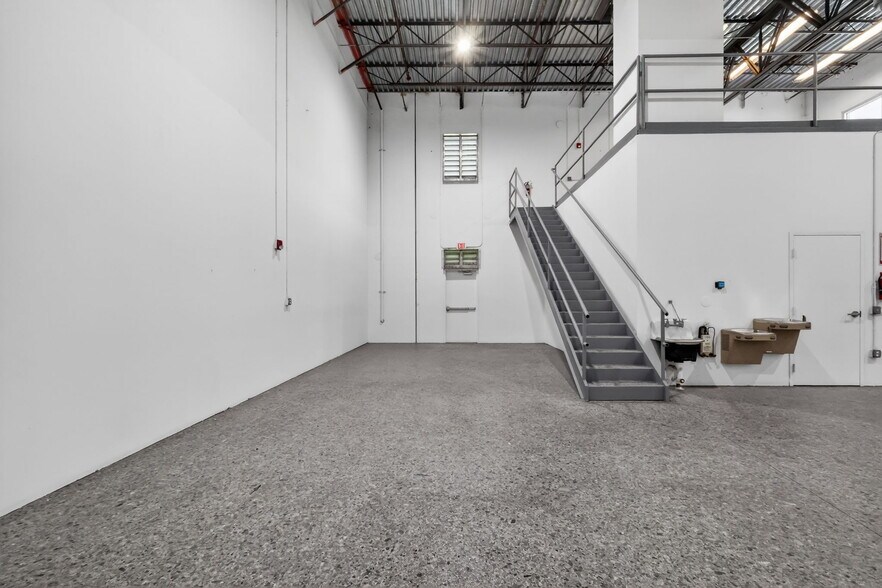 More Photos Of 1250 Wallace Dr, Delray Beach Warehouse For Lease