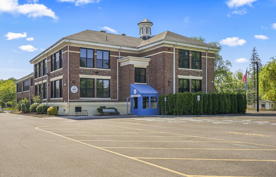 More Photos Of 215 Broad St, Eatontown Office For Lease