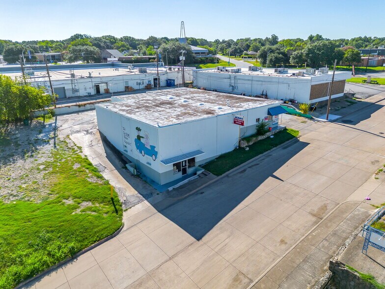 More Photos Of 5323-5325 Woodway Dr, Fort Worth General Retail For Sale