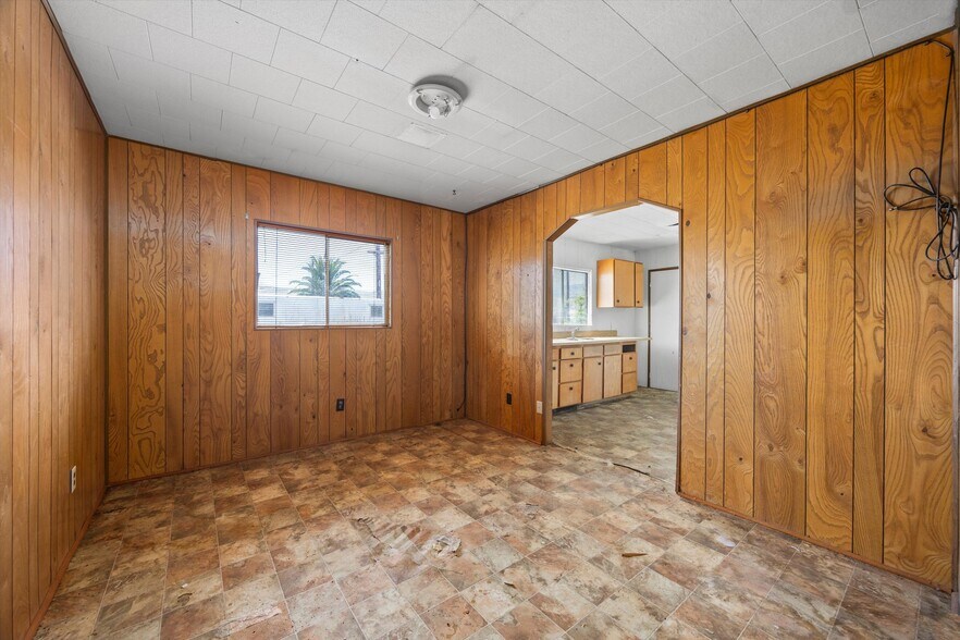 More Photos Of 523-529 Kristin st, Taft Flex For Sale