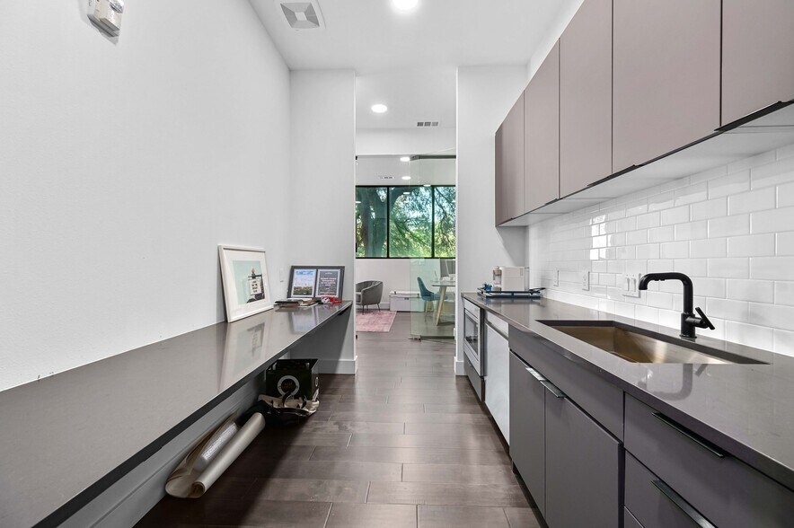 More Photos Of 2500 Longview St, Austin Apartments For Sale