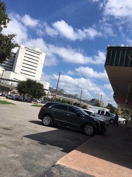 More Photos Of 1902 Record Crossing Rd, Dallas Freestanding For Sale