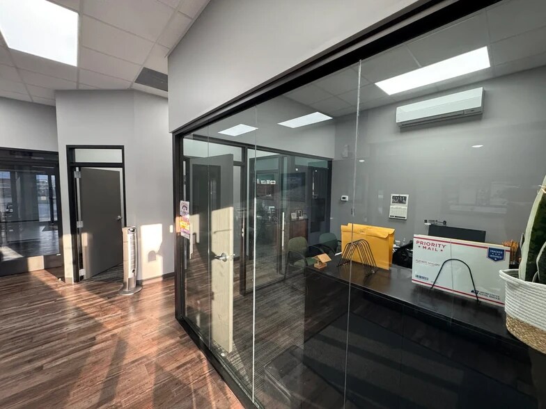 More Photos Of 1819 E Broadway Ave, Maryville Bank For Sale