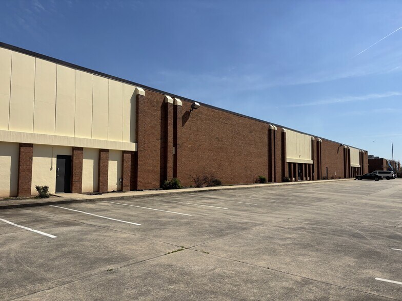 Primary Photo Of 2530 Lantrac Ct, Decatur Warehouse For Sale
