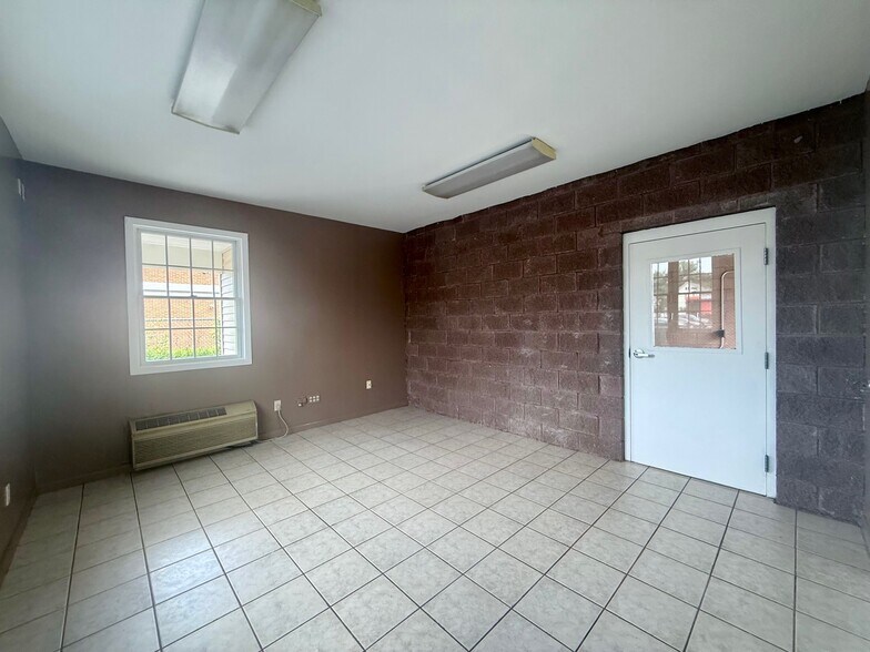 More Photos Of 337 Broadway, Kingston Freestanding For Lease