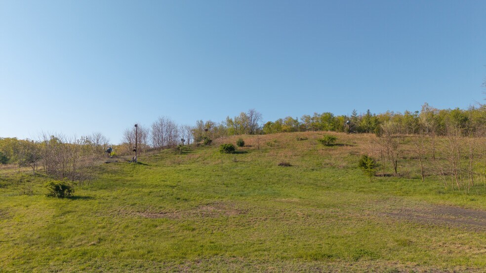 More Photos Of 167 Hill Rd, Kingston Sports And Entertainment For Sale
