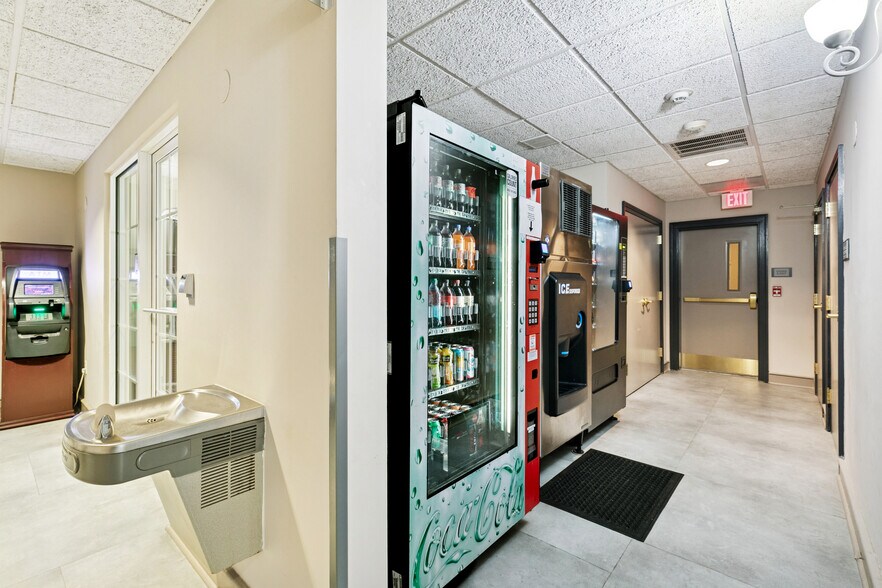 More Photos Of 130 Holiday Blvd, Covington Hotel For Sale