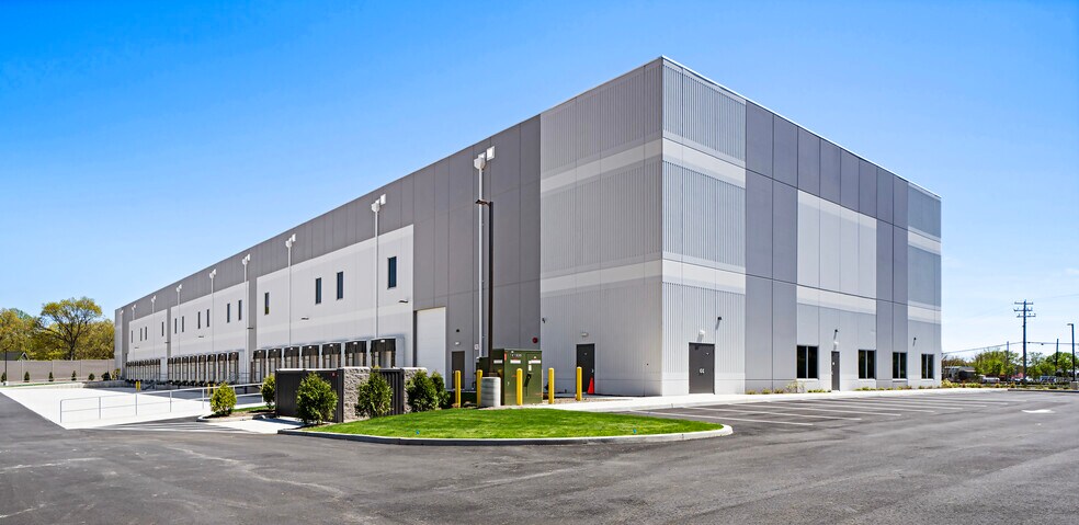 Primary Photo Of 4865 Veterans Memorial Hwy, Holbrook Distribution For Lease