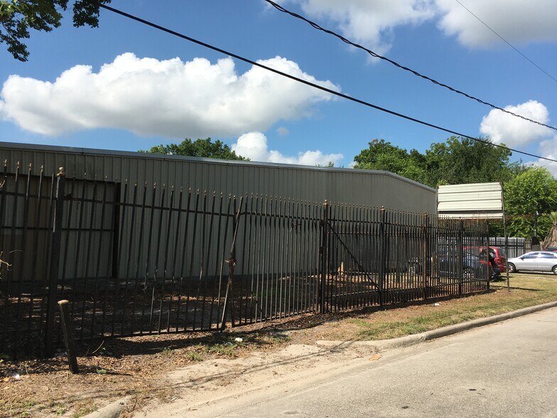 More Photos Of 1510 Hopper Rd, Houston Industrial For Lease
