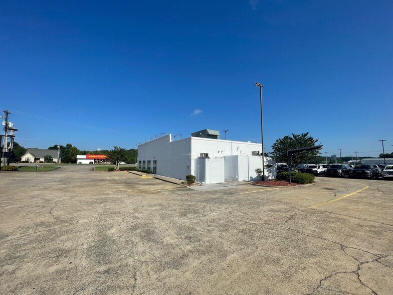 More Photos Of 710 N Brindlee Mountain Pky, Arab Fast Food For Lease