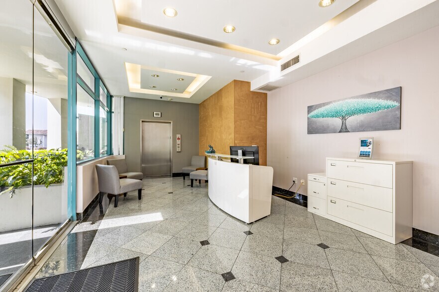 More Photos Of 1010 N Central Ave, Glendale Office For Lease