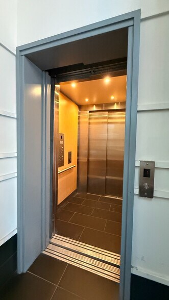 More Photos Of 373-375 King St W, Toronto Apartments For Lease