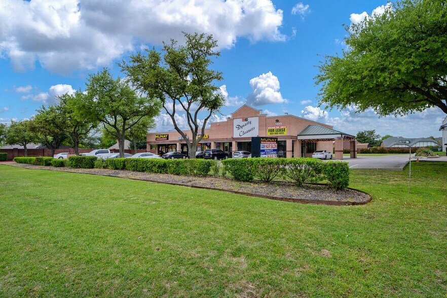 More Photos Of 3039 Old Denton Rd, Carrollton Restaurant For Lease