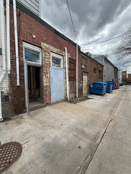 More Photos Of 531 8th St SE, Washington Restaurant For Lease