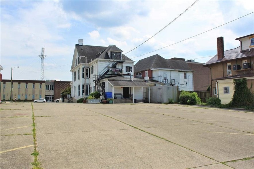 More Photos Of 1208 6th Ave, Huntington Restaurant For Sale