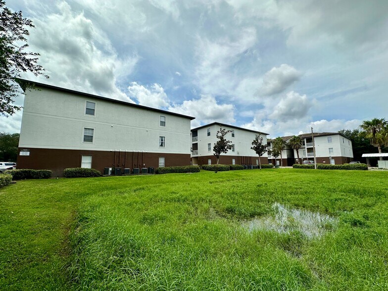 More Photos Of 13009 Kain Palms Ct, Tampa Dormitory For Sale
