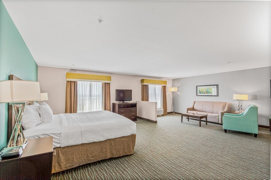 More Photos Of 1008 Sheppard Rd, Burkburnett Hotel For Sale